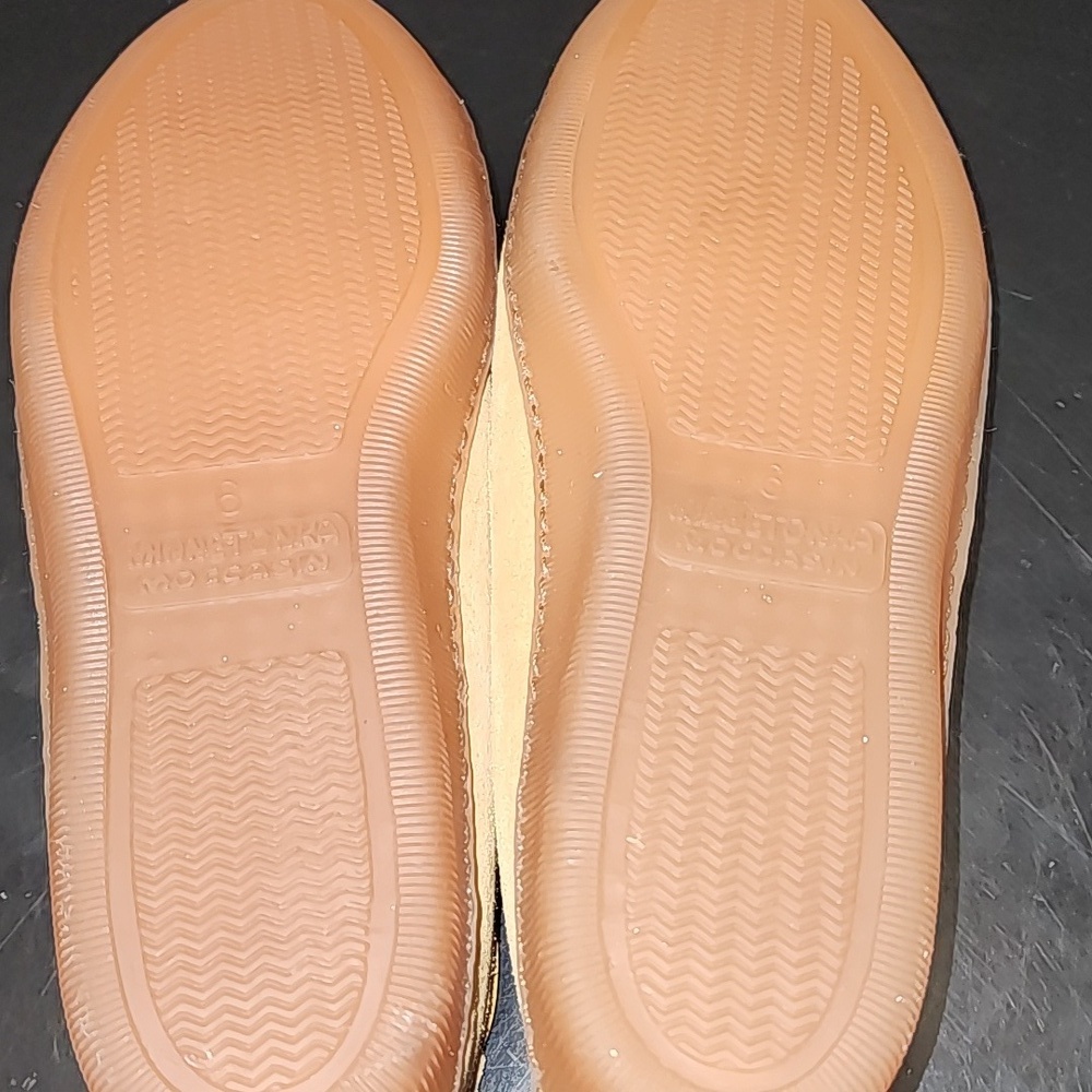 Minnetonka Women's Light Brown/Tan Moccasins Sz 6 - Picture 4 of 6
